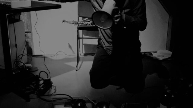 Megaphon: Mark Weschenfelder, Foto: Anne Osterland