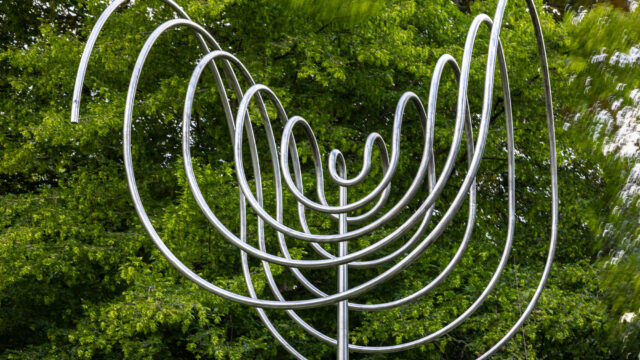 Vernissage Skulpturen im Botanischen Garten 2023: Martin Willing – windbewegt, 28.07.2023
