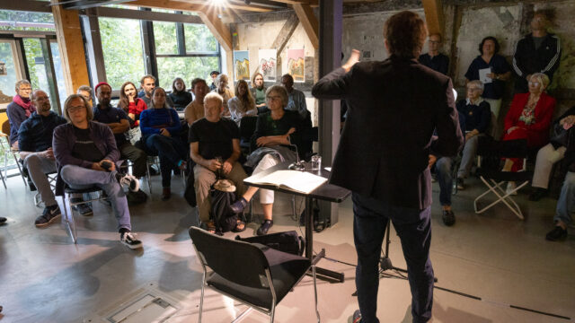 Kurator Robert Sorg während der Einführung, Foto: © Wolfgang Grau / JKV